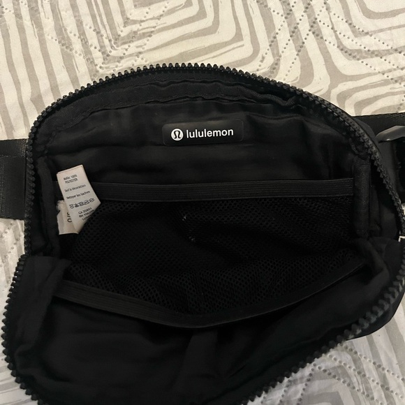 Lululemon bag - Picture 2 of 3
